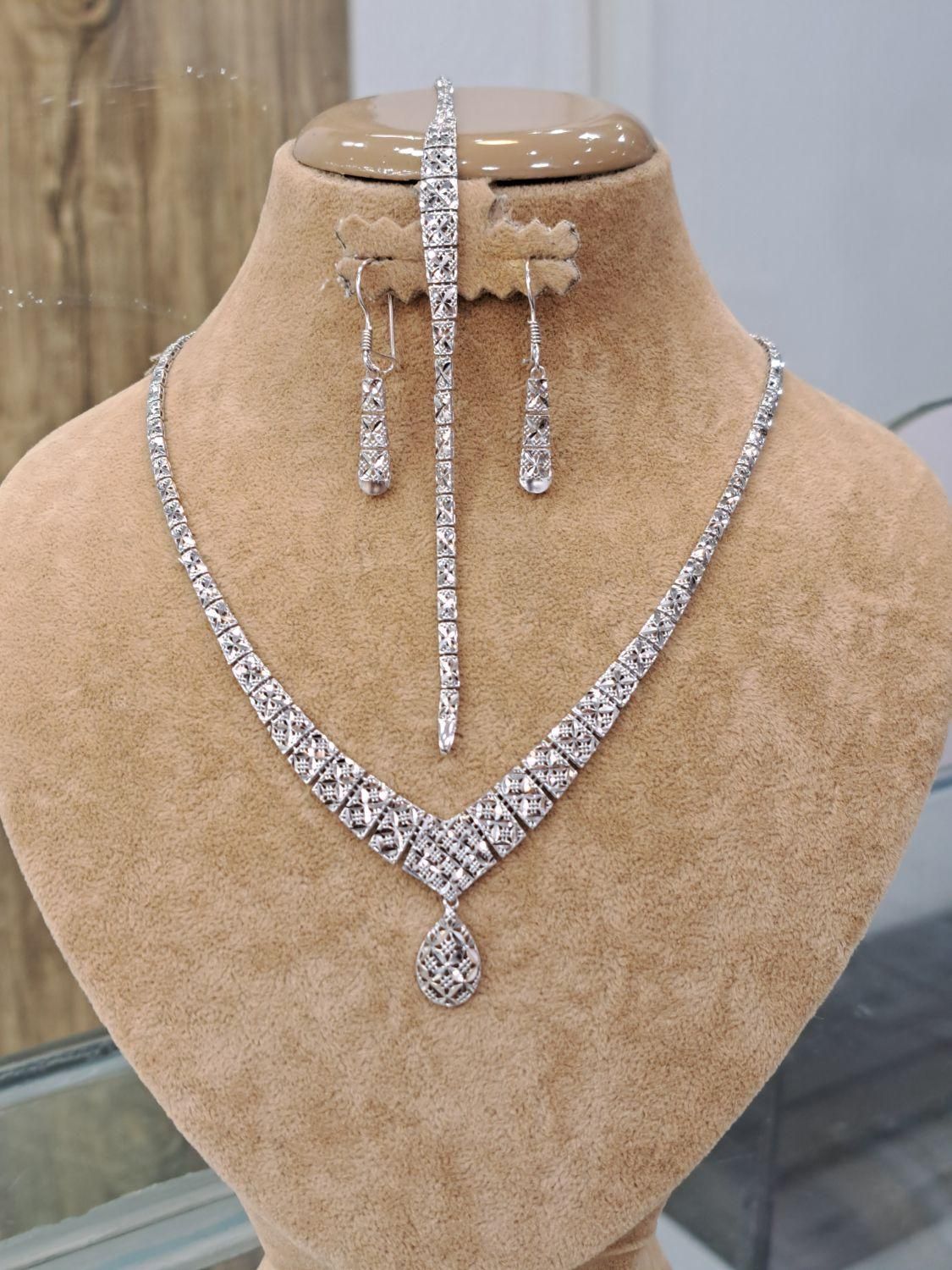 سرویس دیاموند سفید|جواهرات|قم, نیروگاه|دیوار