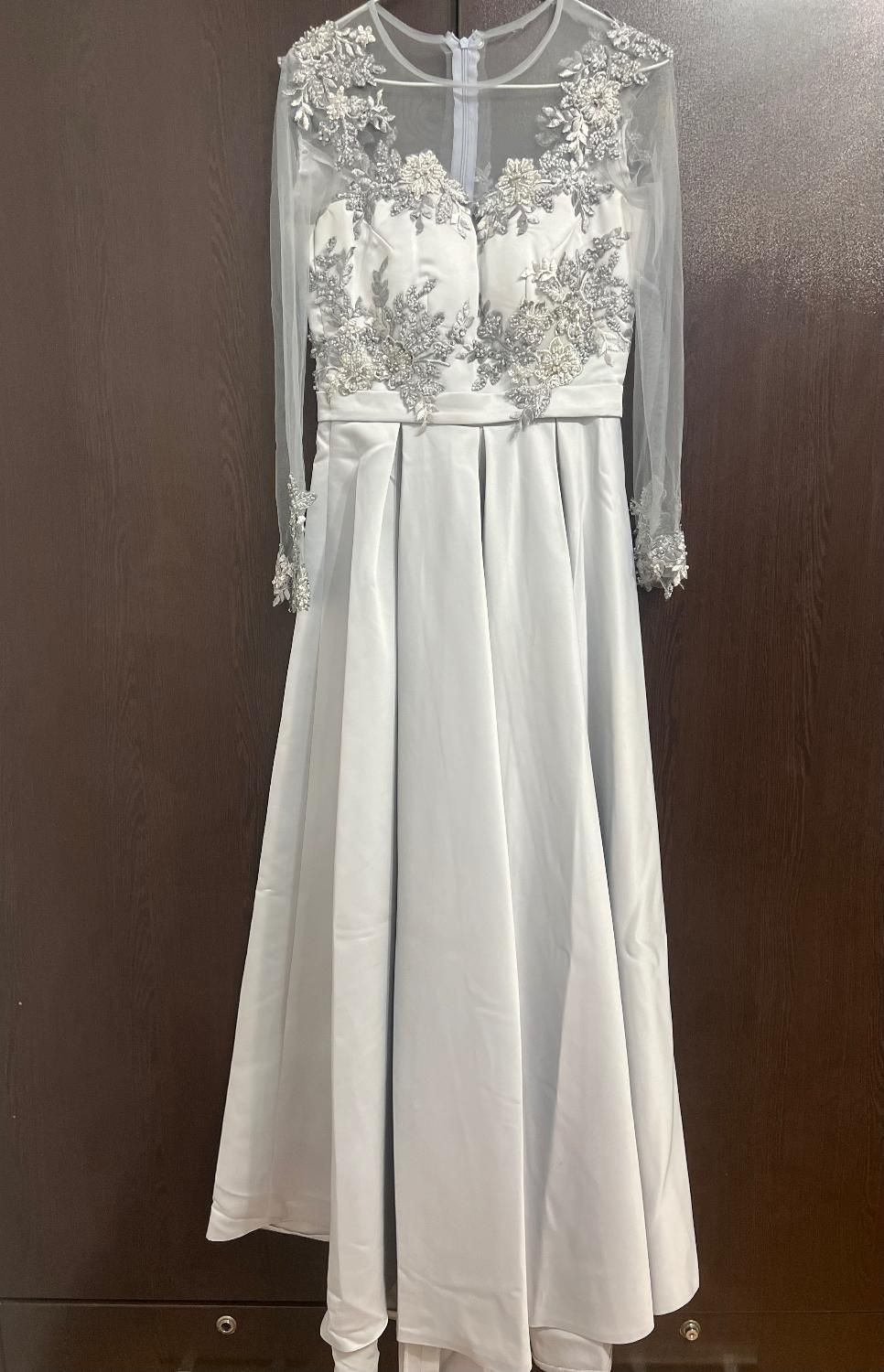 لباس مجلسی دنباله دار|لباس|رشت, کوی حسینی|دیوار