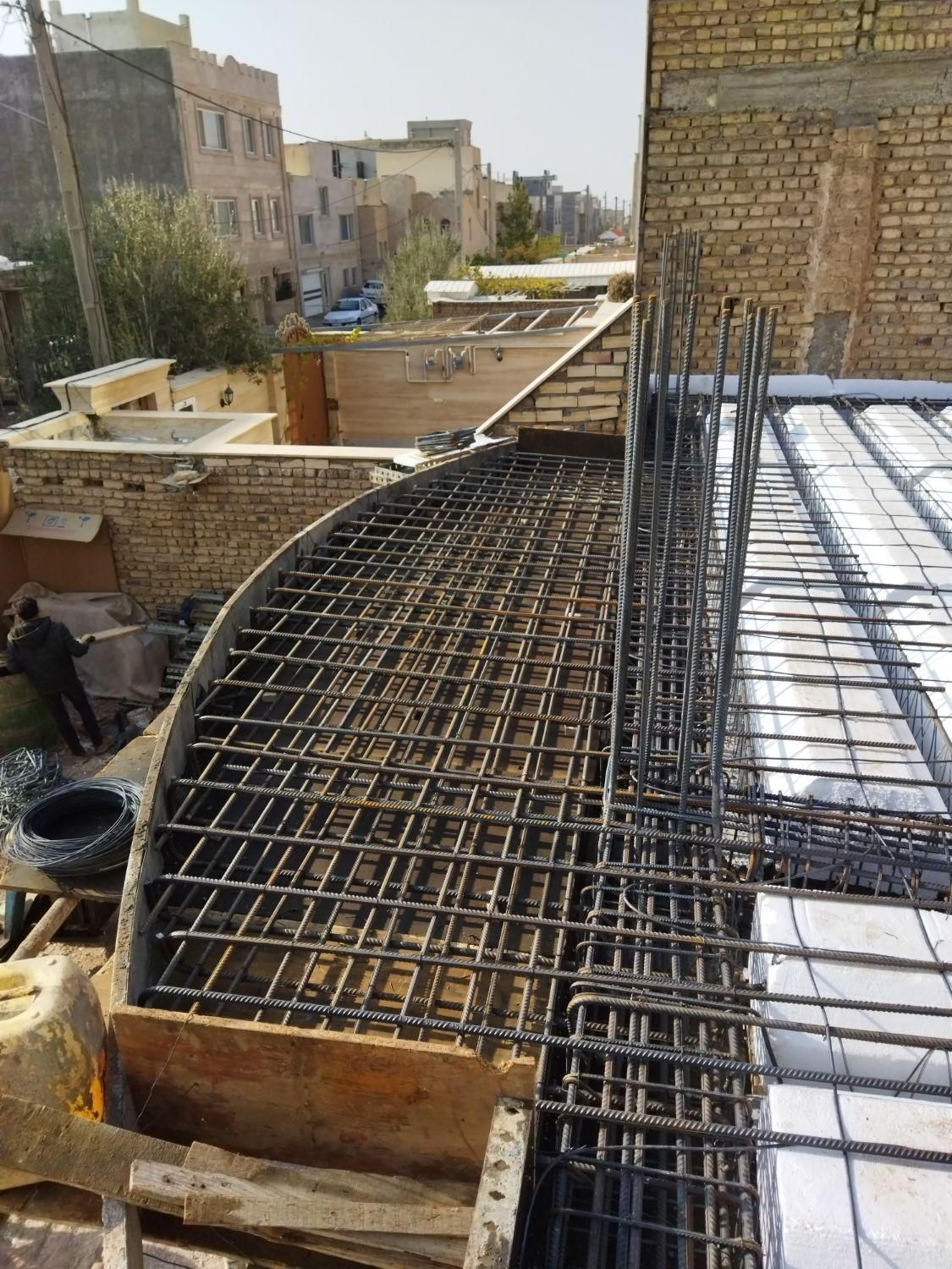 آرماتوربندی و قالببندی. اجرای سازه های بتنی|خدمات پیشه و مهارت|سمنان, |دیوار