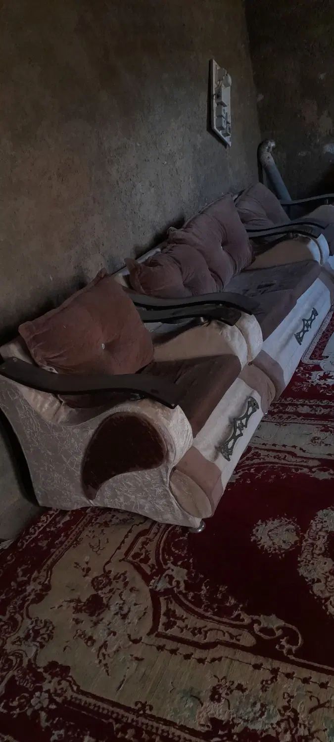 مبل ۷ نفره سالم قیمت یک میلیون ۵۰۰ هزار مقطوع|مبلمان خانگی و میز عسلی|کاشان, صفی آباد|دیوار