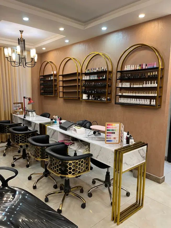 استخدام نیروی آرایشگر|استخدام درمانی، زیبایی، بهداشتی|رشت, معلم|دیوار