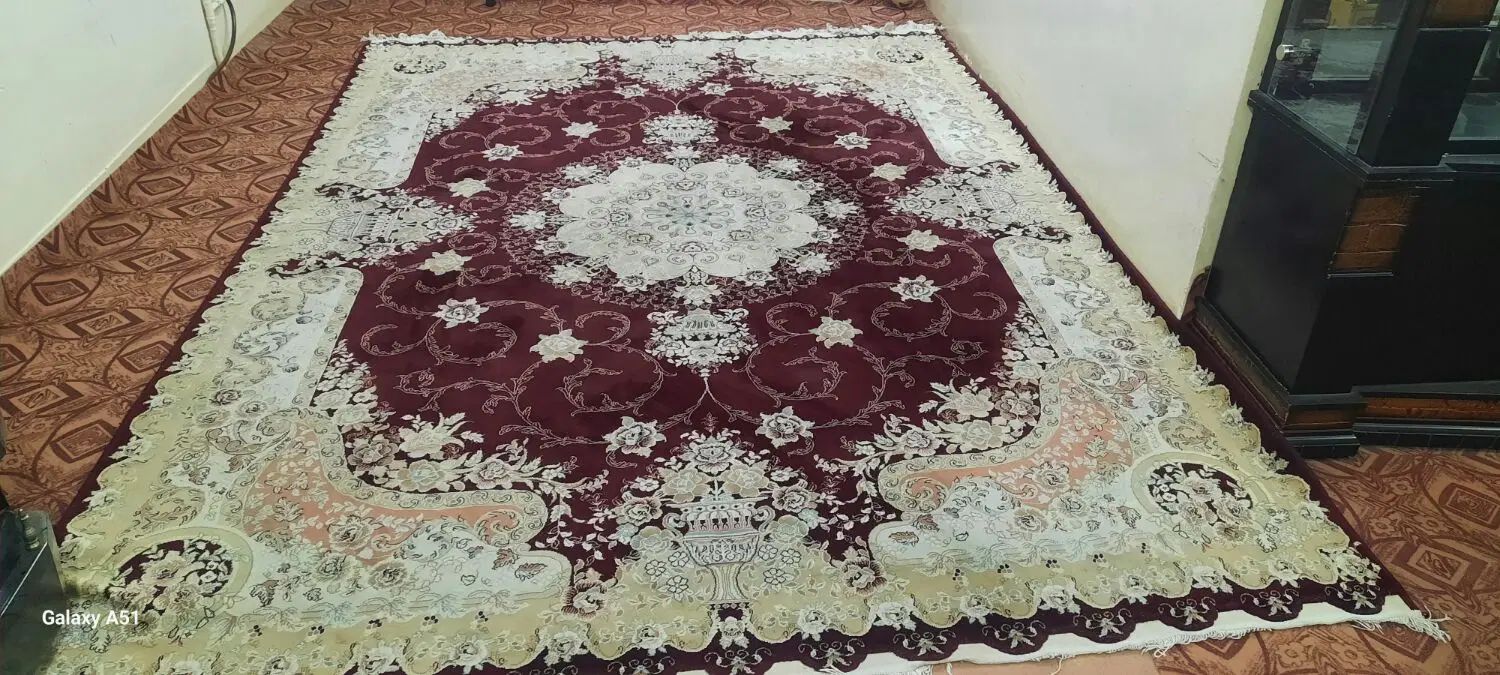 دوتخته فرش ماشینی قرمزوسفید سالم فروشی زیر قیمت|فرش|تهران, اتحاد|دیوار