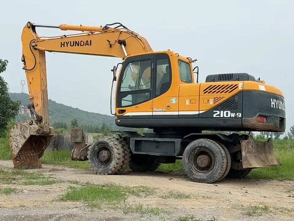 بیل مکانیکی چرخ لاستیکی HYUNDAI 210W|خودرو سنگین|تهران, سعادت‌آباد|دیوار