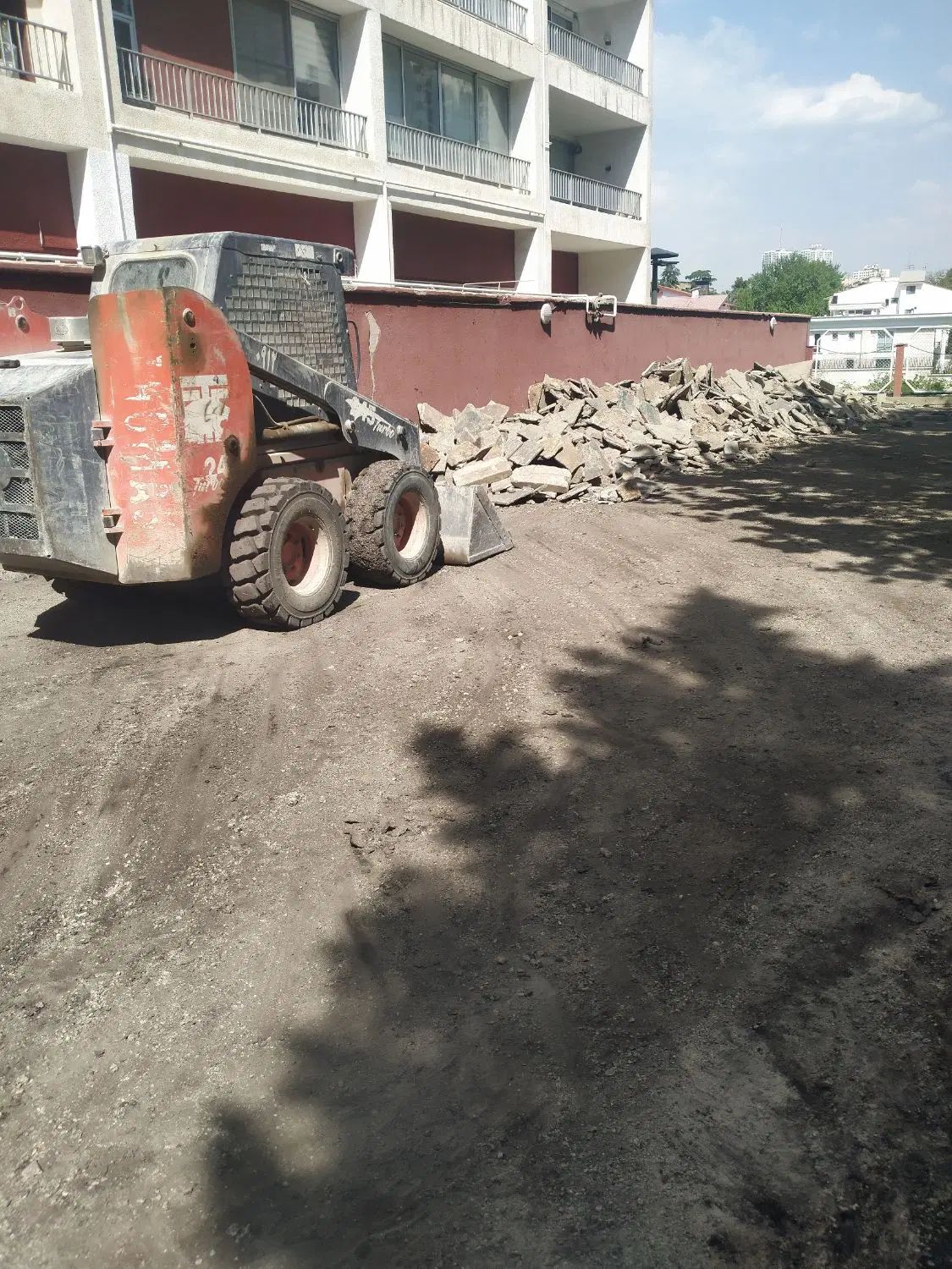 اجاره بابکت بیل‌مکانیکی مینی‌بیل لودر خاور نیسان|خدمات حمل و نقل|تهران, آبشار تهران (دریاچه)|دیوار