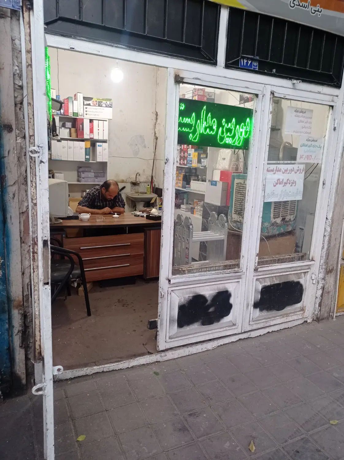 اجاره مغازه ۱۲ متری تجاری در گازشرقی خیابان نبوت|اجارهٔ مغازه و غرفه|مشهد, ابوذر|دیوار