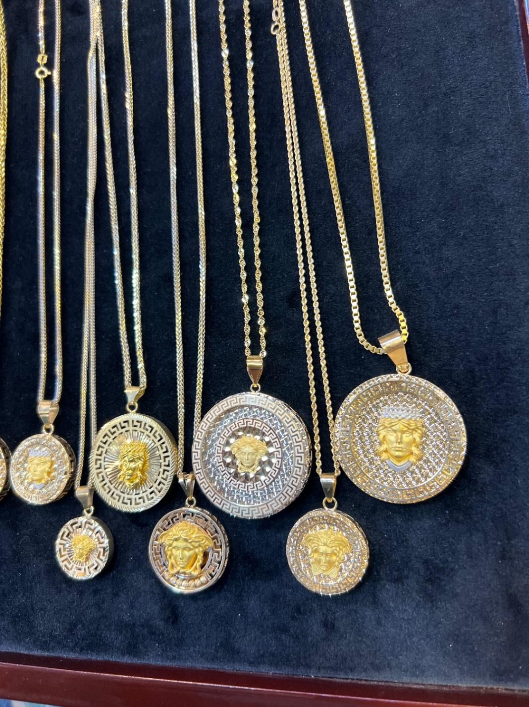 مدالهای ورساچه.سبک و سنگین.شیک و|جواهرات|کاشان, بازار کاشان|دیوار