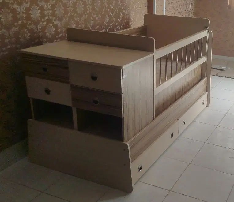 تخت نوزاد نوجوان|تخت و صندلی بچه|اصفهان, شاهزید|دیوار
