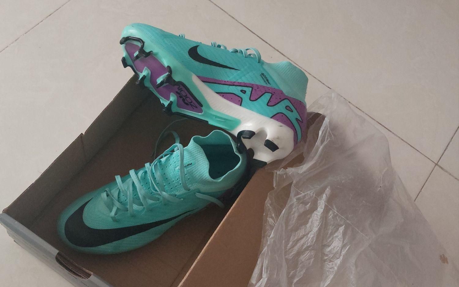 کفش فوتبال مرکوری ایرزوم نایک مخصوص زمین چمن|کیف، کفش، کمربند|همدان, |دیوار