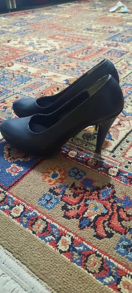 کفش مجلسی مشکی و کرمی سایز ۳۹|کیف، کفش، کمربند|قم, حنیف نژاد|دیوار