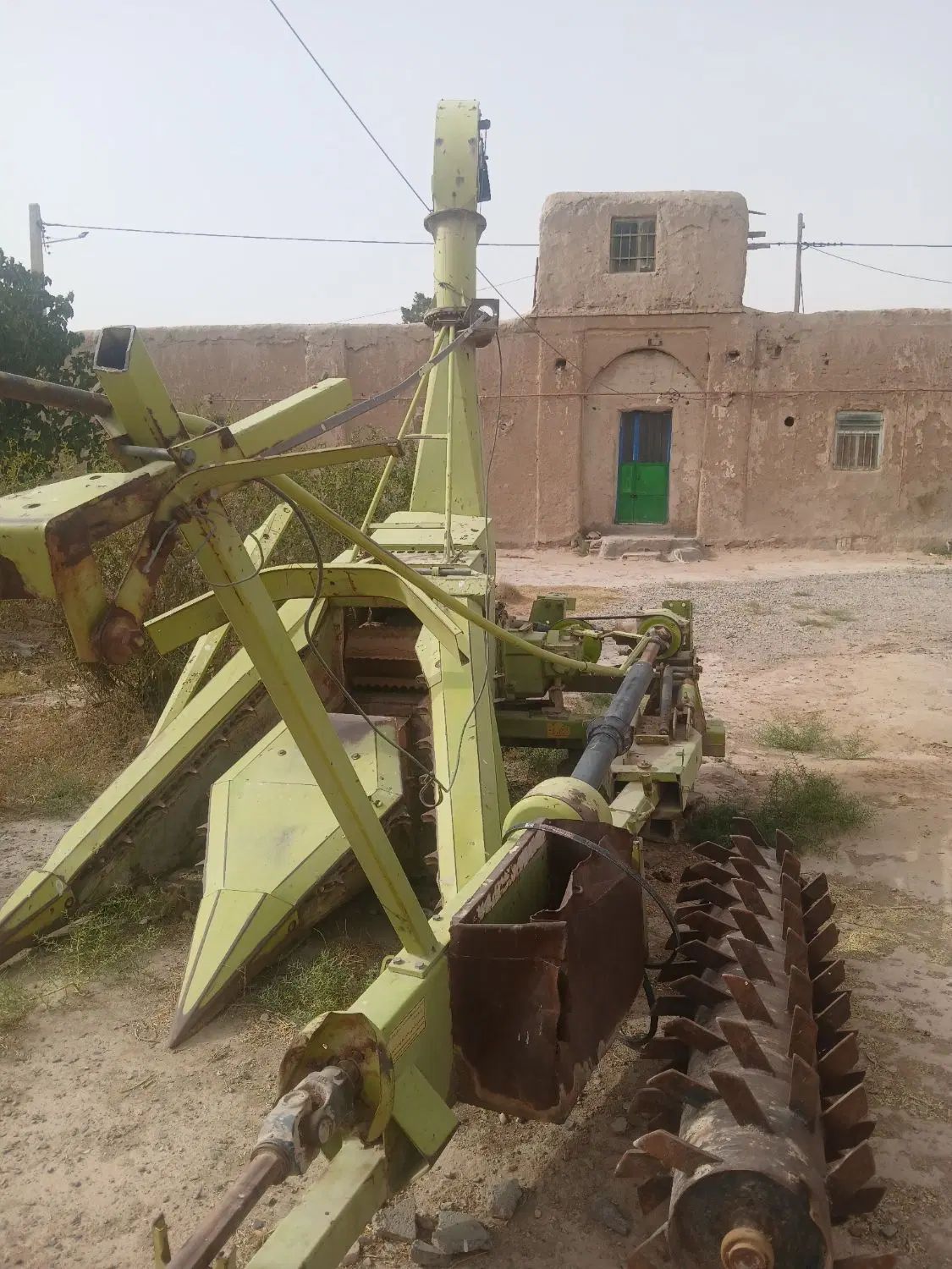 دستگاه چاپر ایتالیایی ذرت درو تراکتور|ماشین‌آلات صنعتی|مشهد, کارگران|دیوار