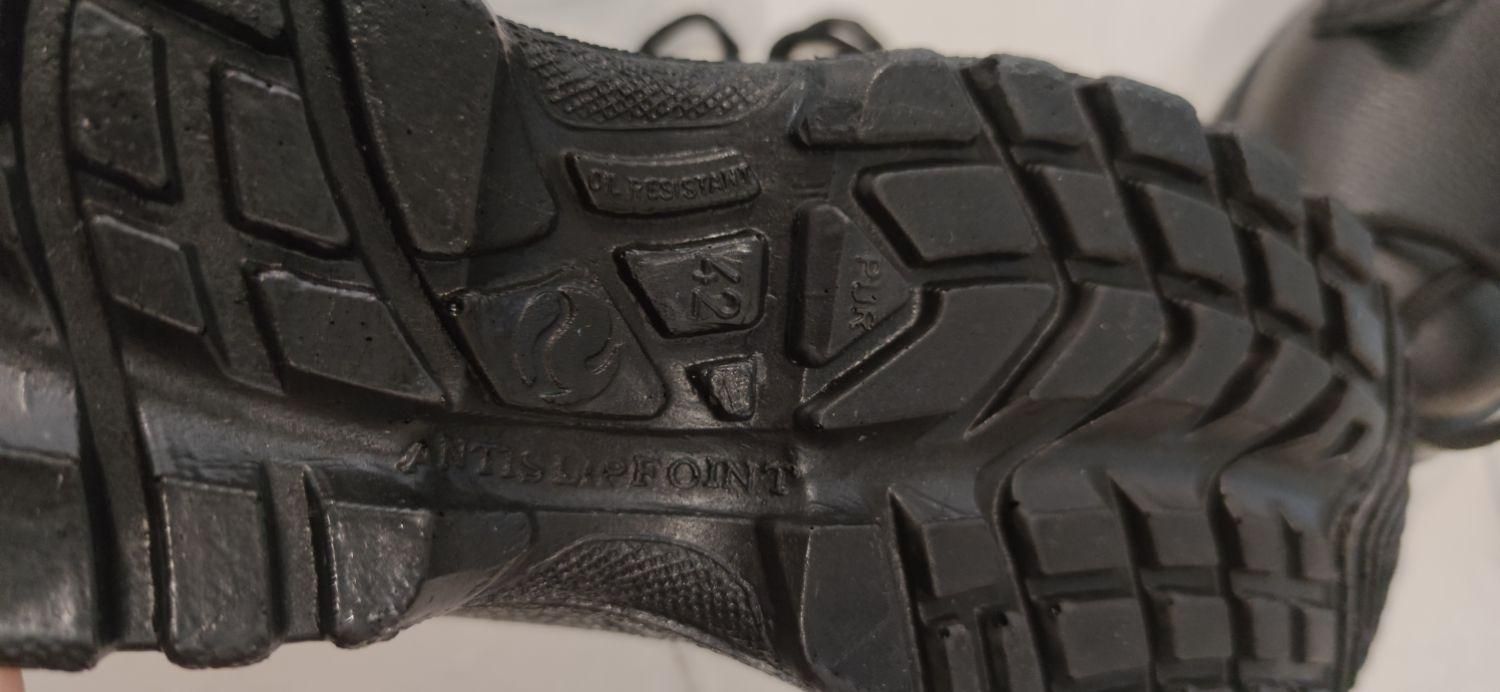 کفش کار ایمنی سایز ۴۲ نو|کیف، کفش، کمربند|کردکوی, |دیوار