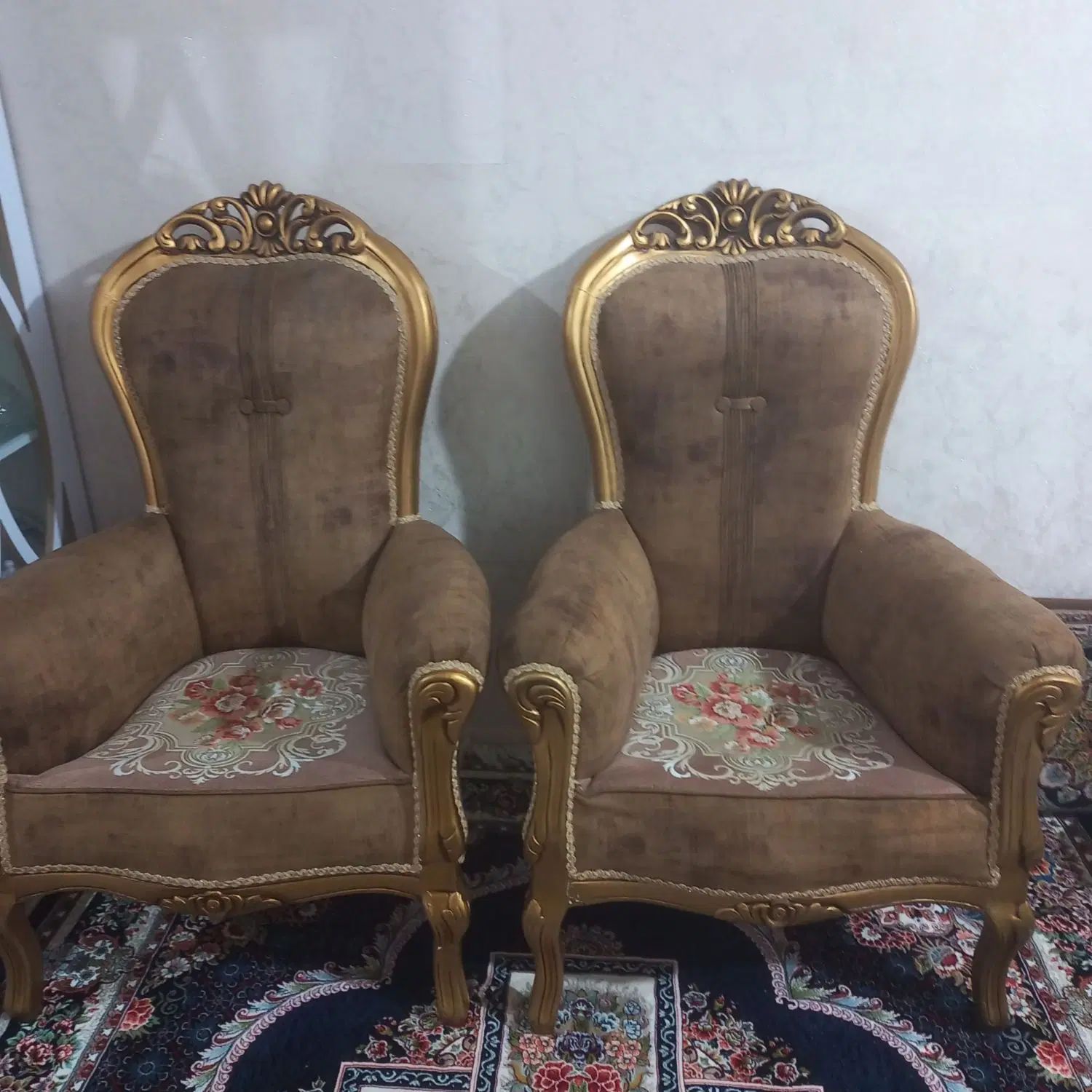 مبل سلطنتی دوعددتک نفره هست.|مبلمان خانگی و میز عسلی|مشهد, ثامن|دیوار