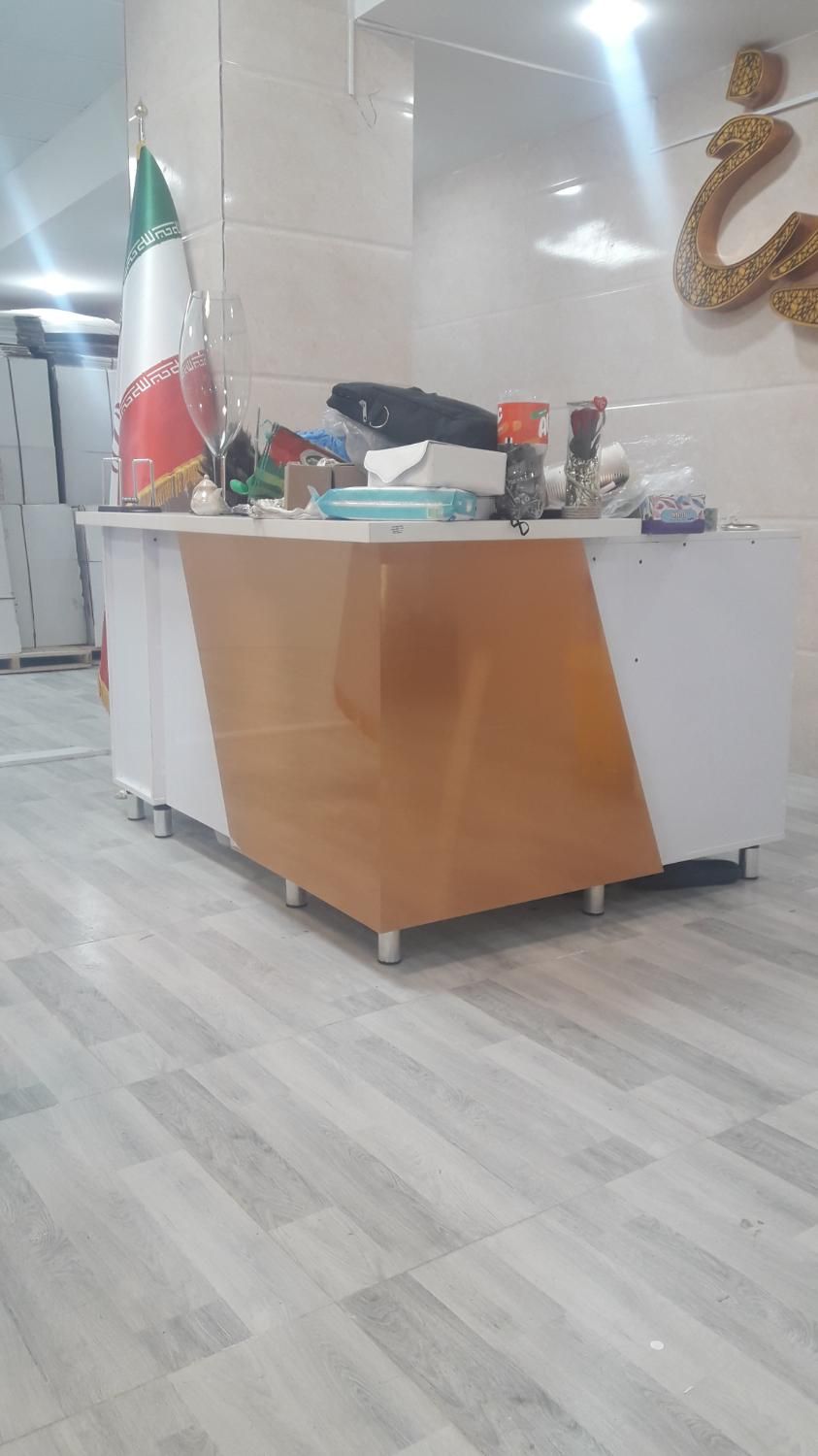 میز اداری کوچک نو|دفتر کار|ابهر, |دیوار