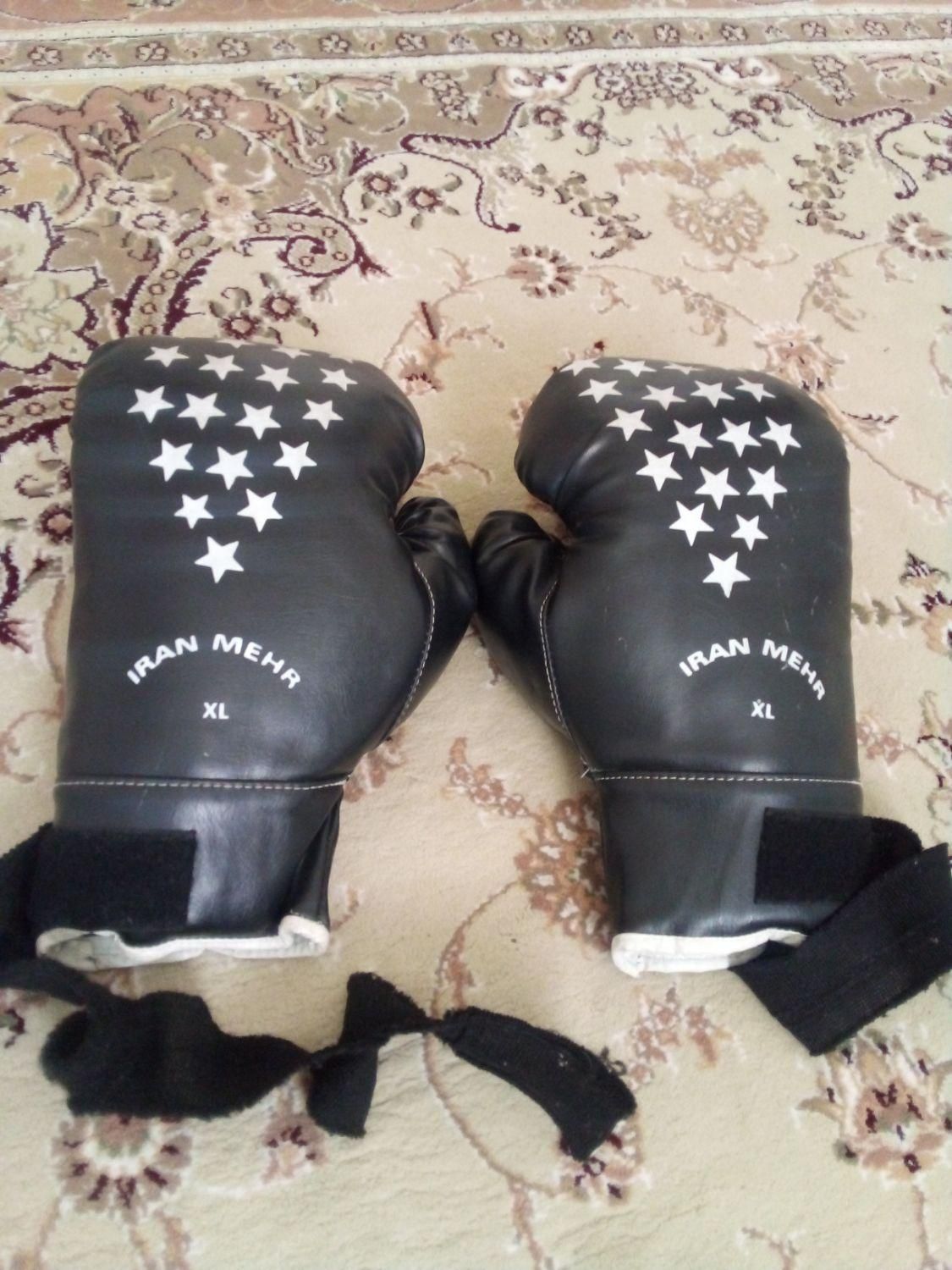 دستکش بوکس و شکم بند ورزشی|تجهیزات ورزشی|پرند, فاز ۶|دیوار