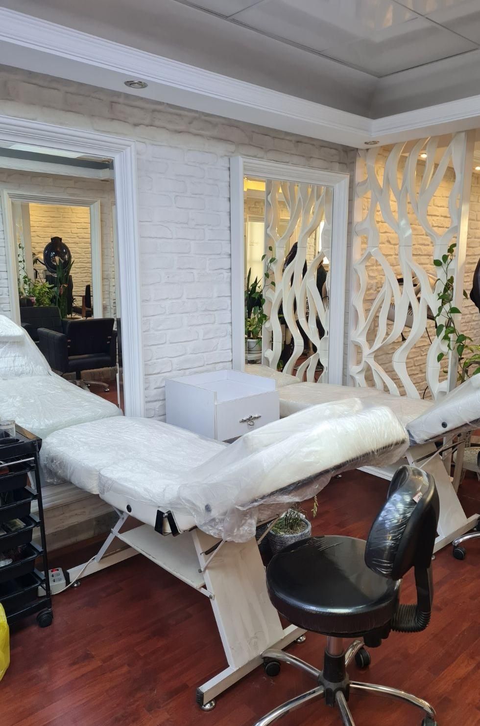 اجاره میز ناخن و تخت|اجارهٔ دفتر کار، اتاق اداری، مطب|تهران, تهرانپارس غربی|دیوار