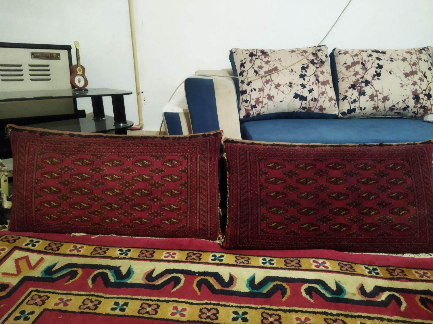 یک عدد فرش2در3و چهار عدد پشتی دست باف|فرش|مشهد, بهمن|دیوار