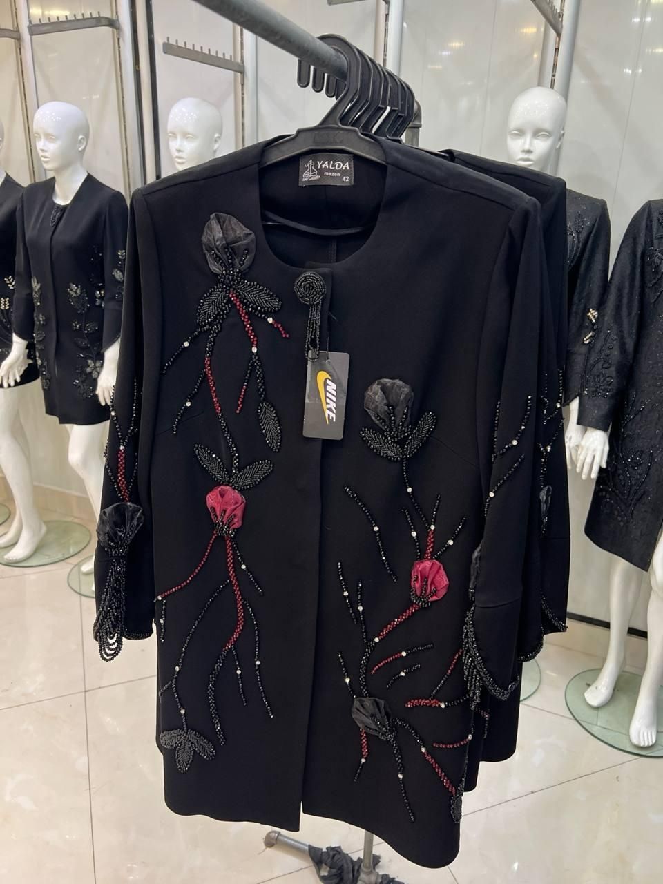 مانتو|لباس|خوی, |دیوار