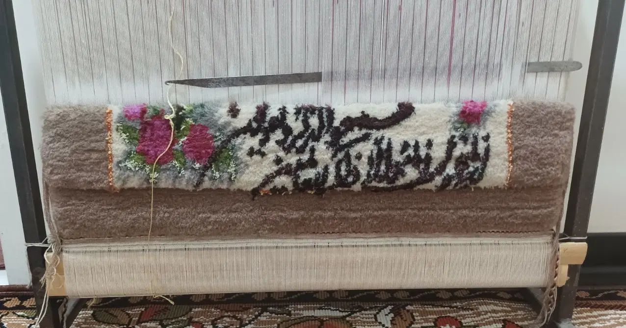 دار قالی و قالی کمی بافته شده به همراه تمام وسایل|لوازم خیاطی و بافتنی|اندیشه, اندیشه فاز ۲|دیوار
