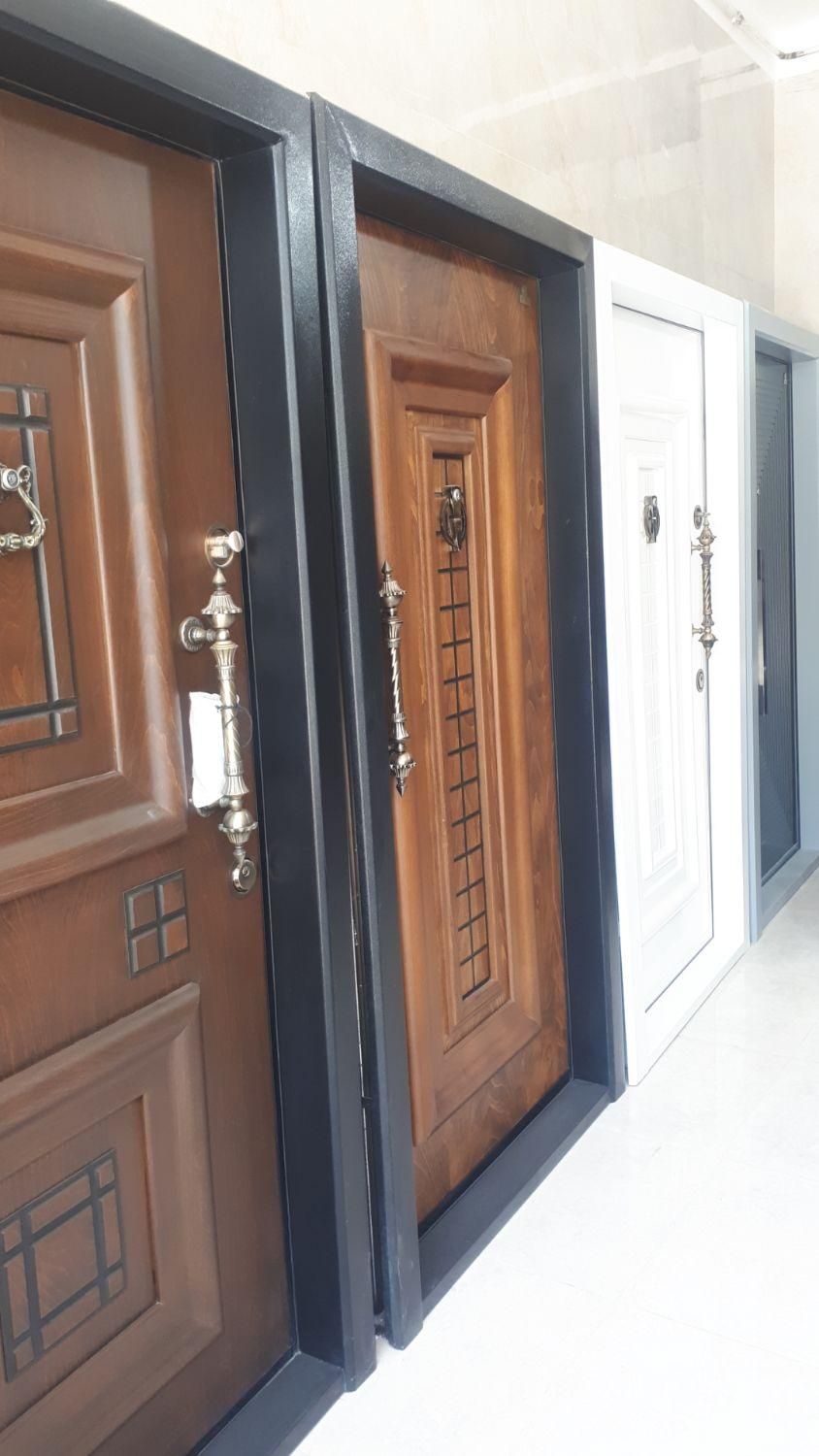 درب ضدسرقت،اتاقی،حمام و سرویس بهداشتی در صحنه|مصالح و تجهیزات ساختمان|صحنه, |دیوار