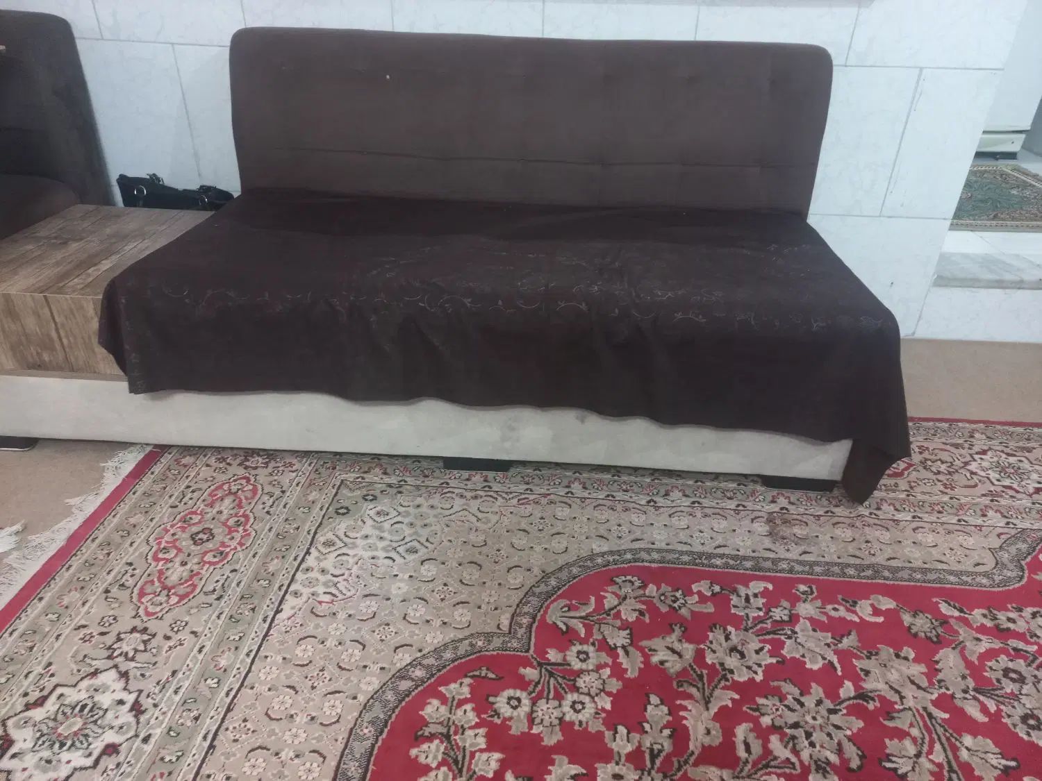 ۲ دست مبل راحتی و کاناپه ای|مبلمان خانگی و میز عسلی|اصفهان, لاله|دیوار