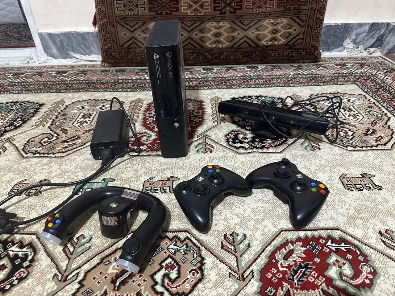 ایکس باکس 360 سوپر اسلیم به همراه کینکت و فرمان|کنسول، بازی ویدئویی و آنلاین|خرم‌آباد, |دیوار