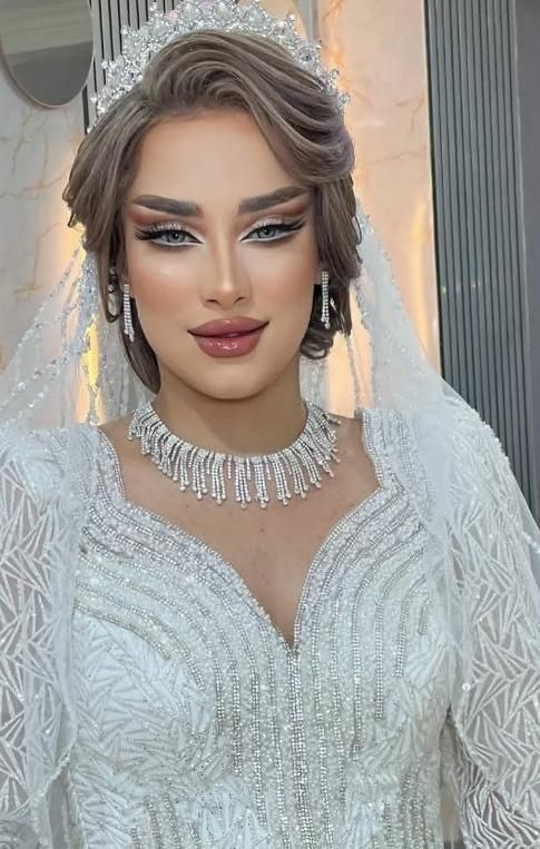 آموزشگاه تخصصی ارایشگری فنی و حرفه ای ایرانشهر|خدمات آموزشی|ایرانشهر, |دیوار