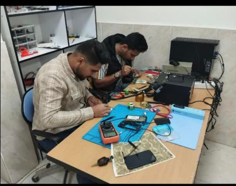 آموزش تعمیرات موبایل و الکترونیک پردیس دانشگاه یزد|خدمات آموزشی|یزد, |دیوار