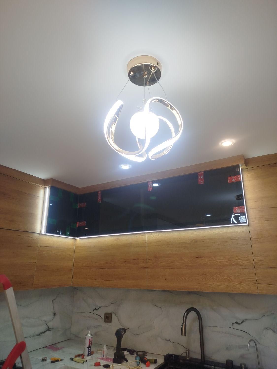 برقکش برقکار ساختمان خرده کاری، صنعتی و ساختمان|خدمات پیشه و مهارت|کاشان, کارگر|دیوار