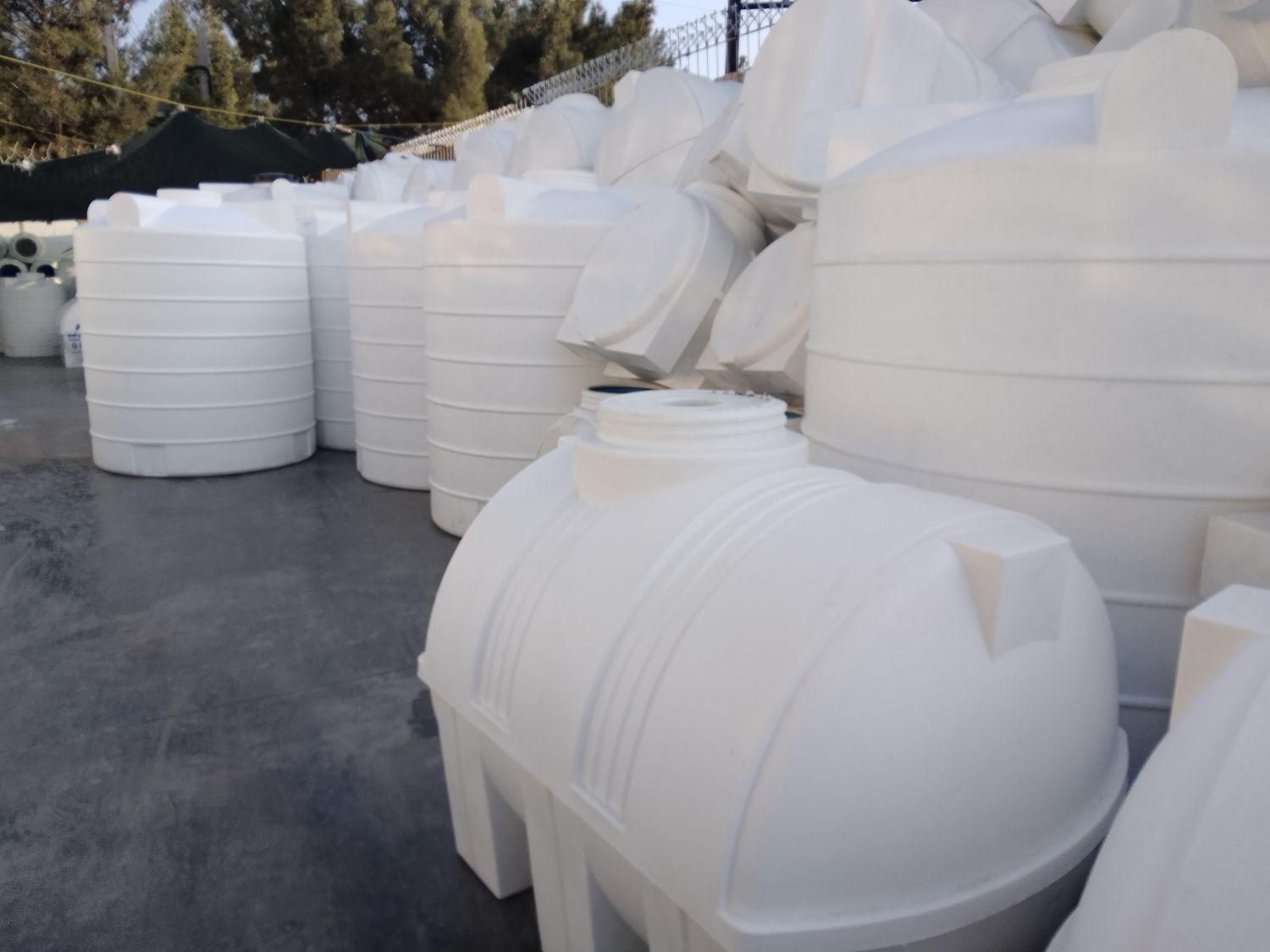 مخزن آب ۵۶۰لیتری عمودی متوسط و منبع آب سه لایه|مصالح و تجهیزات ساختمان|آمل, |دیوار