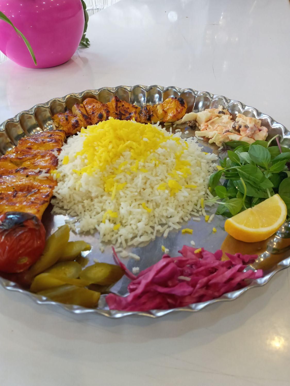 نیرو کار خانم کارگر ساده خانم کارگر ساده آقا پیک|استخدام خدمات فروشگاه و رستوران|چهارباغ, |دیوار
