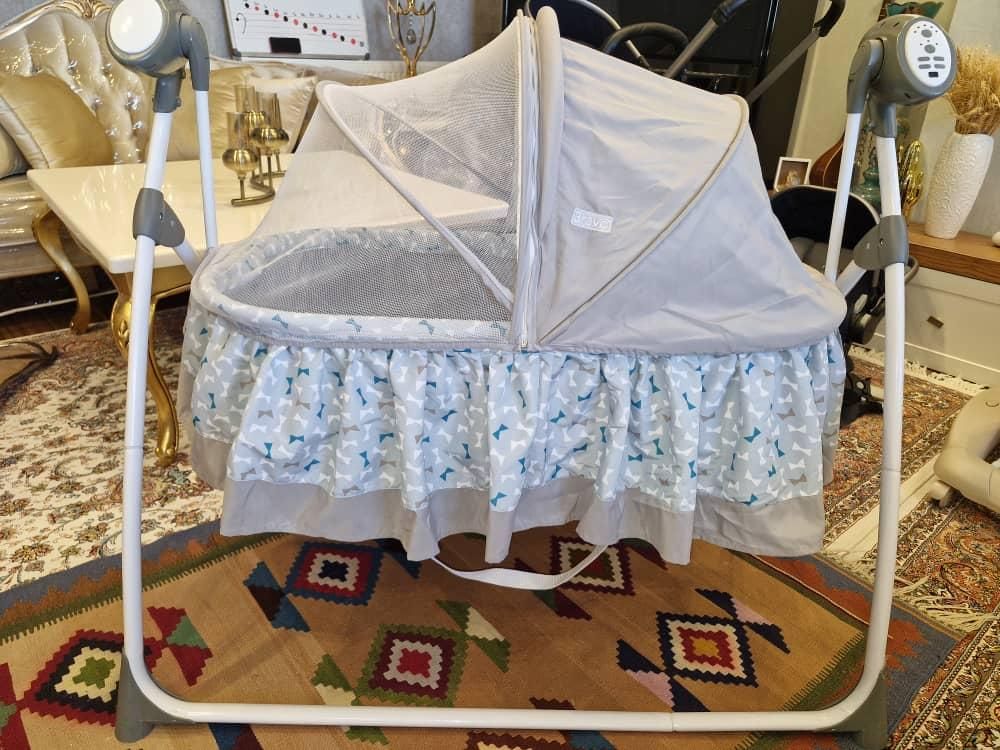 گهواره و تخت کنار مادر برقی برند براوو|تخت و صندلی بچه|شیراز, شهرک بهشتی|دیوار