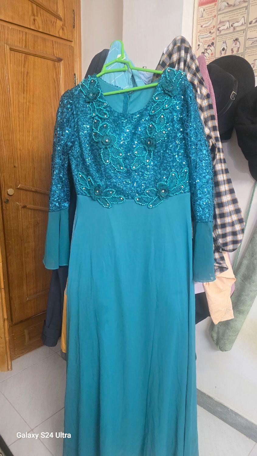 ۴۶ و ۴۸|لباس|لاهیجان, جمهوری|دیوار