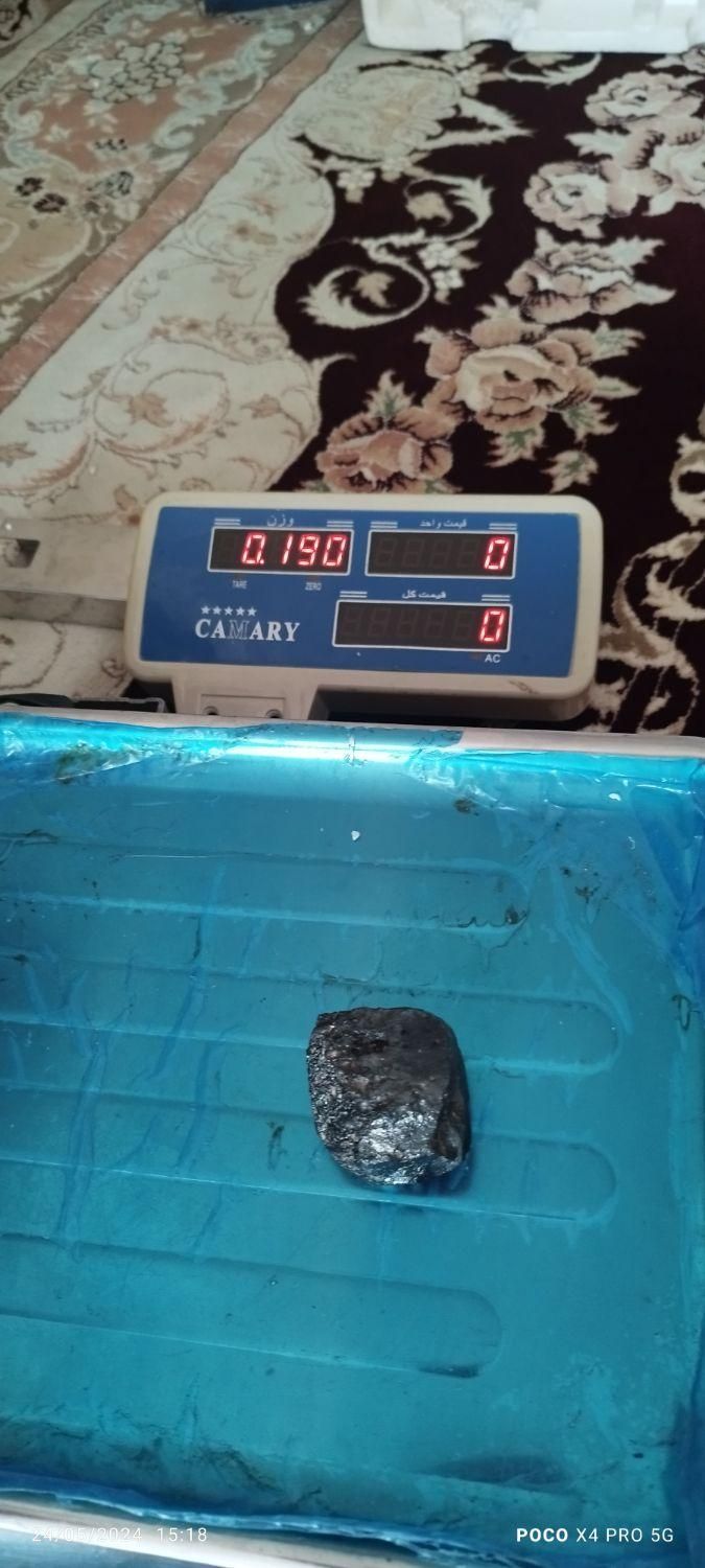 شهاب سنگ جذب آهن ربا دارد|جواهرات|رباط‌کریم, |دیوار