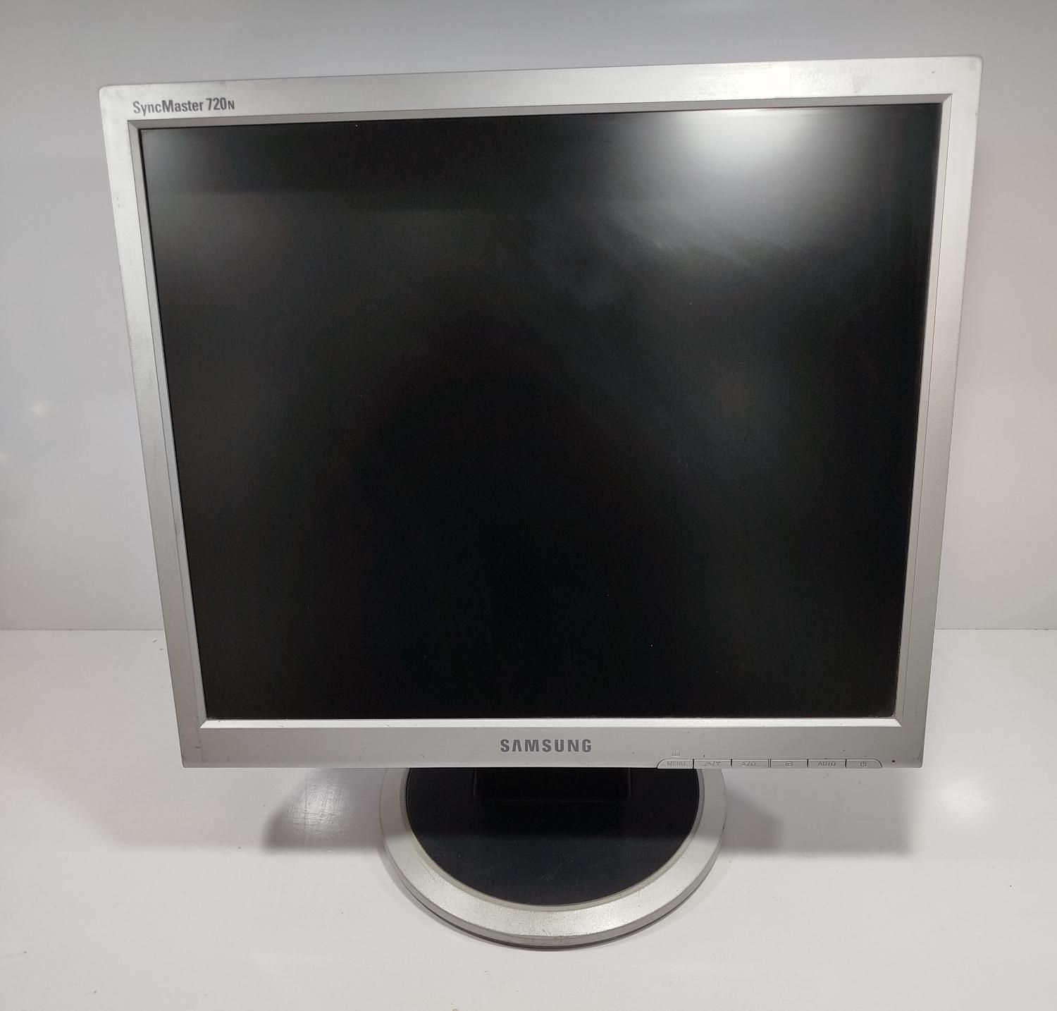 مانیتور15اینچLG|قطعات و لوازم جانبی رایانه|تویسرکان, |دیوار