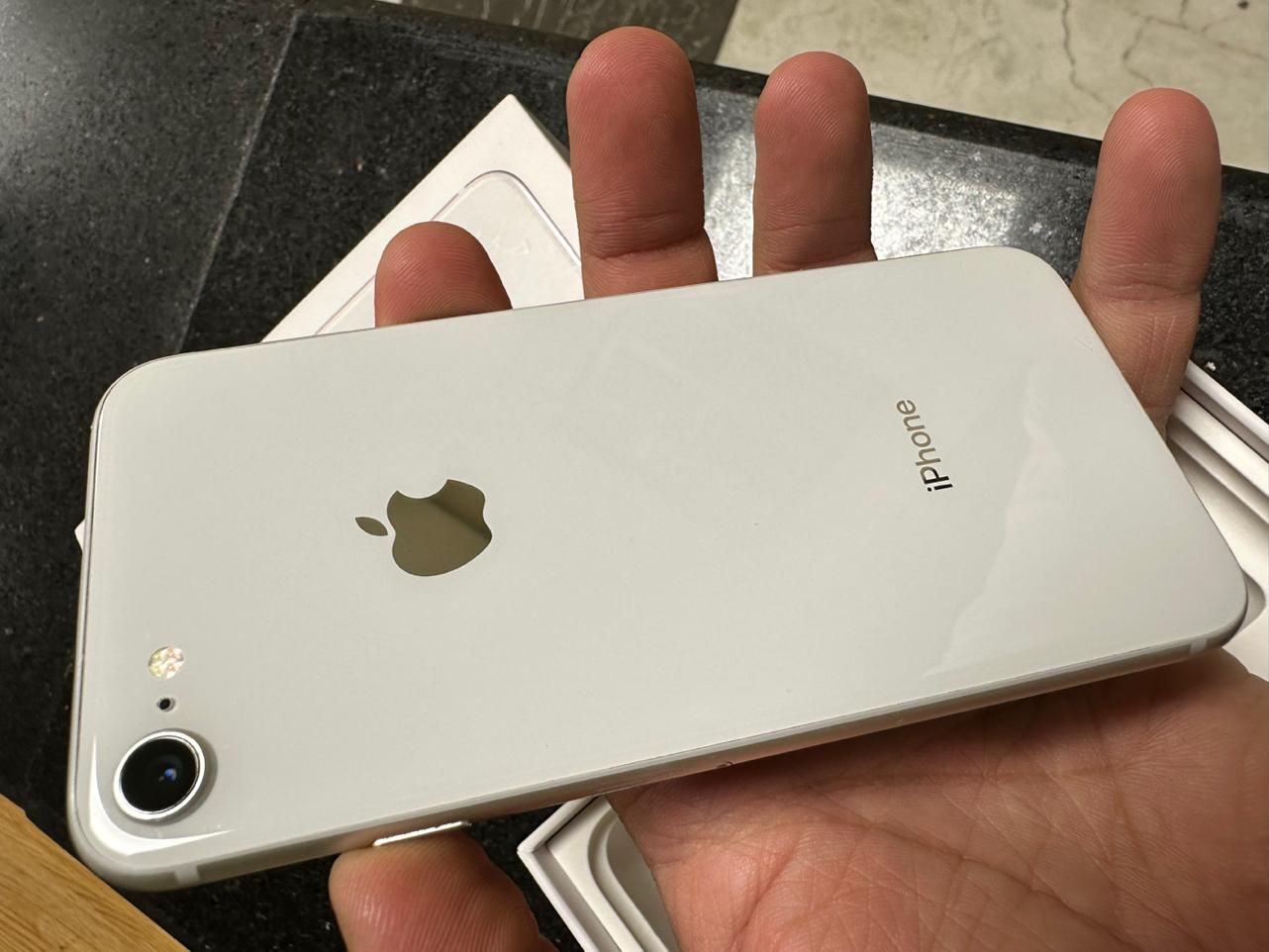 اپل iPhone 8 با حافظهٔ ۶۴ گیگابایت|موبایل|تهران, بهجت‌آباد|دیوار