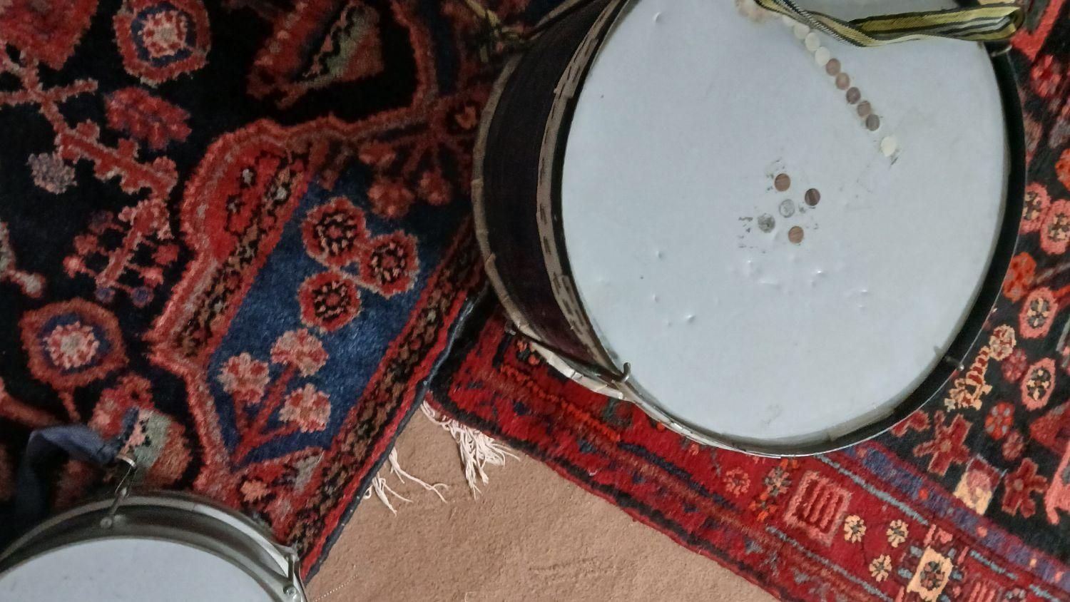دو عدد تبل سالم و با چوب|سازهای سنتی|ملایر, |دیوار
