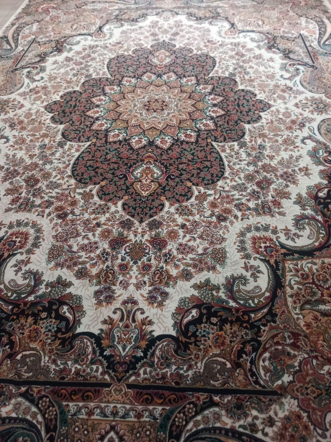 فرش نو متری هزار شانه در نو جنس بسیار عالی|فرش|چابکسر, |دیوار