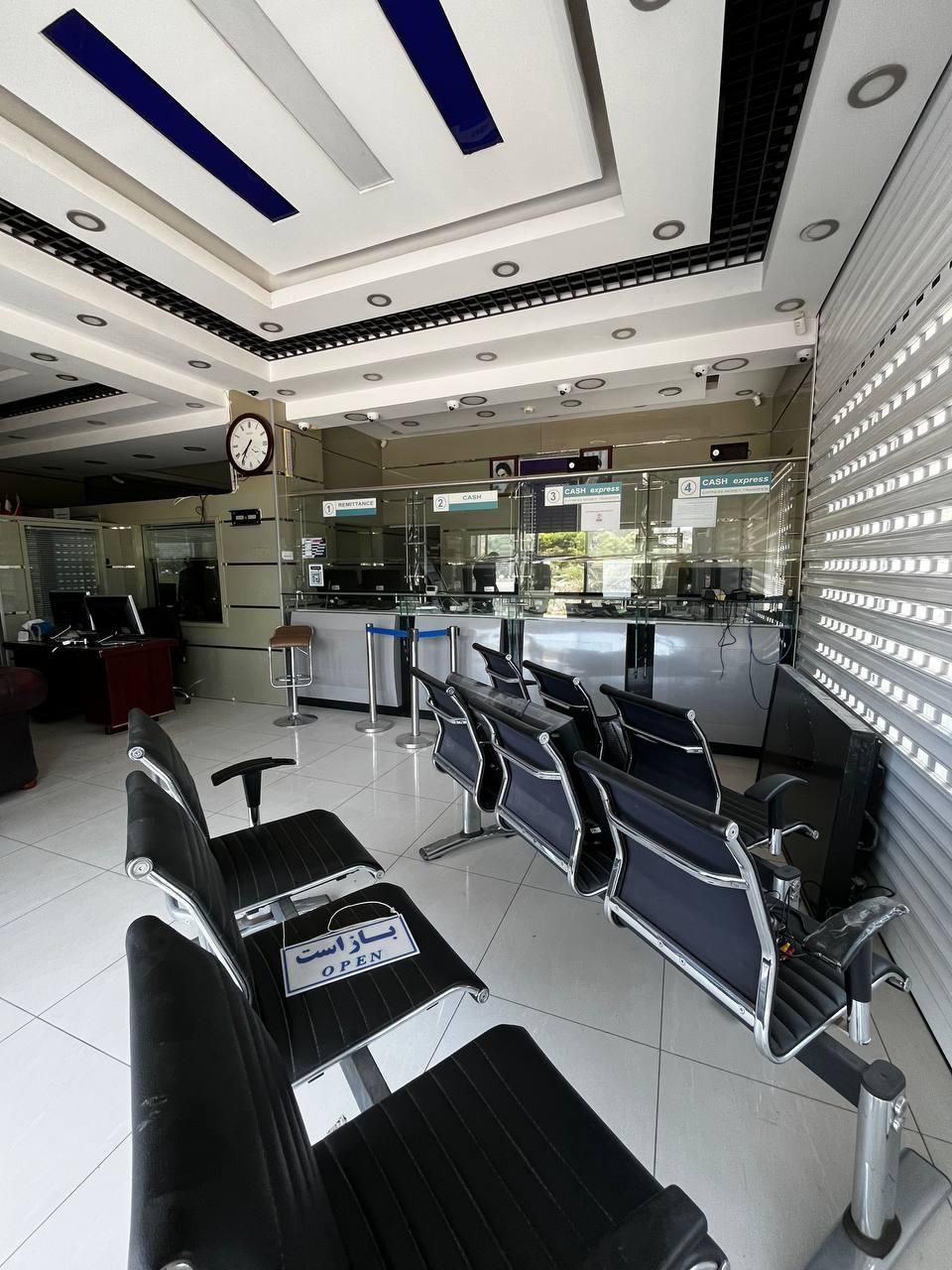 فروش غرفه تجاری در بازار دیپلمات مرکز شهر|فروش مغازه و غرفه|کیش, |دیوار