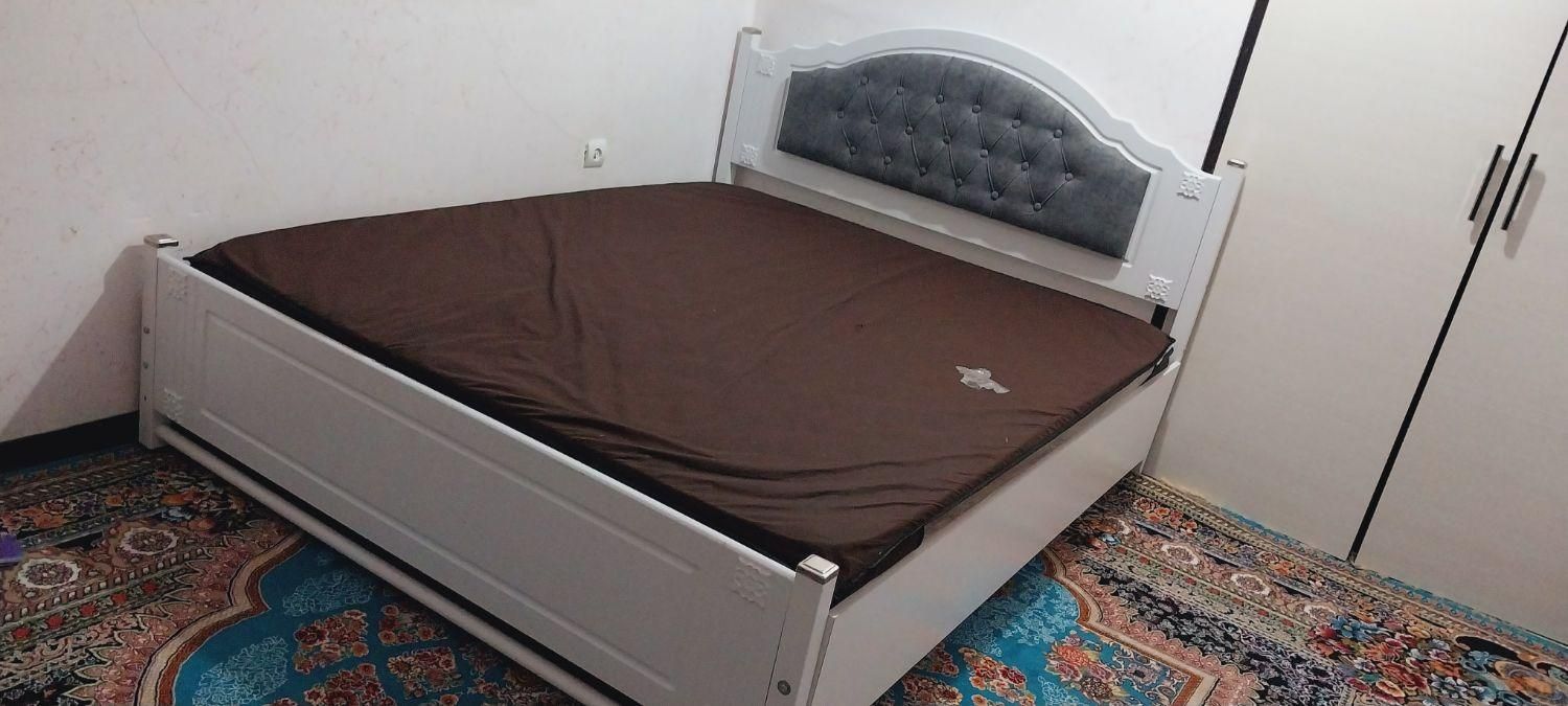 تخت خواب همراه با تشک رویال جنس عالی وتمیز نو|تشک تختخواب|اهواز, سپیدار|دیوار