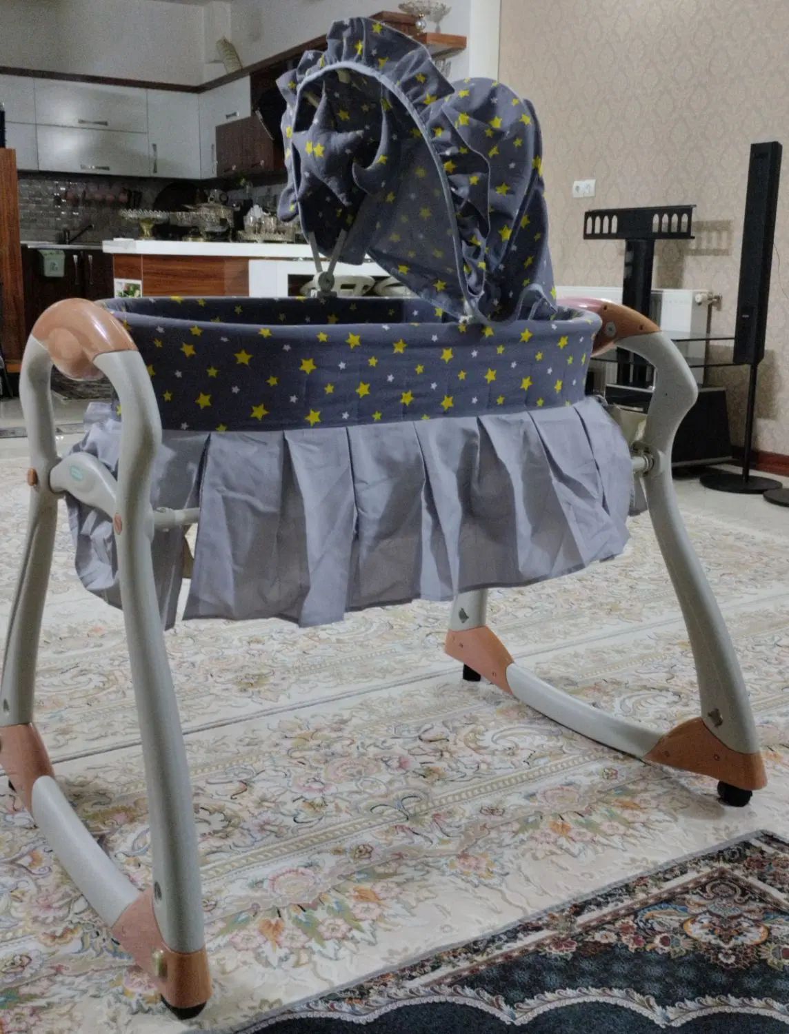 تخت نوزادی کنار مادر نو نو معاوضه با ماشین شارژی|تخت و صندلی بچه|مشهد, جانباز|دیوار