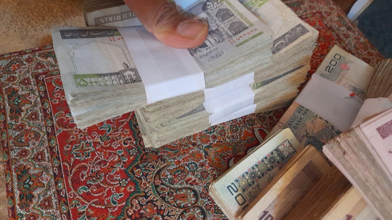 اسکناس قدیمی ۱۰ و ۲۰ و ۵۰ تومنی بسته صدتای|کلکسیون سکه، تمبر، اسکناس|اصفهان, همدانیان|دیوار
