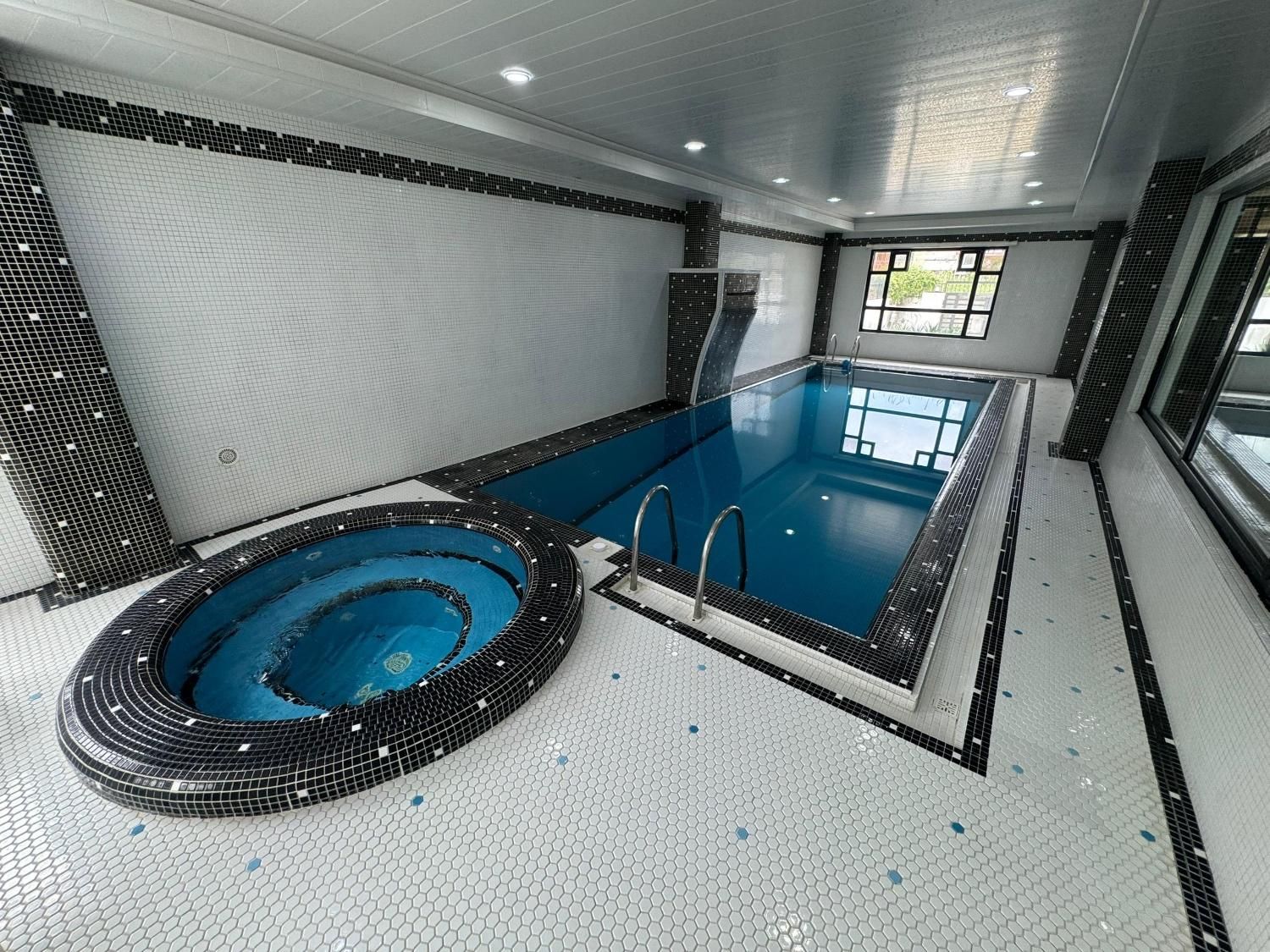 اجاره ویلا روزانه|اجارهٔ کوتاه‌مدت ویلا و باغ|نوشهر, |دیوار