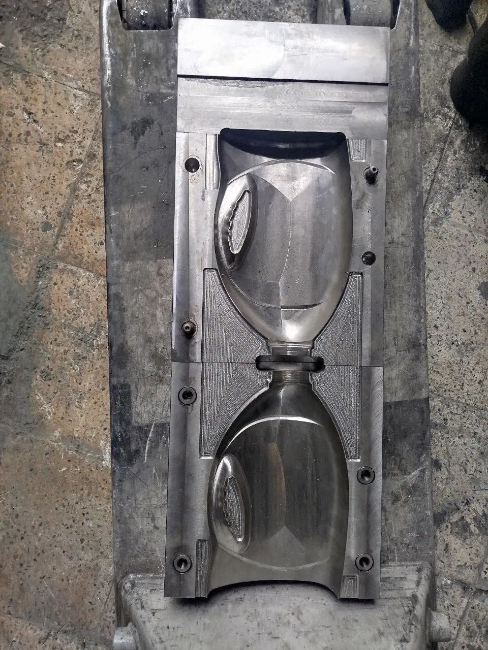 طراحی و ساخت قالب پت جار پلی اتیلن و تزریق پلاستیک|ماشین‌آلات صنعتی|تهران, دریاچه شهدای خلیج فارس|دیوار
