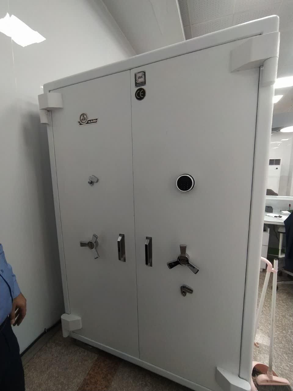 گاوصندوق ۲۶۰۰|دفتر کار|نجف‌آباد, طالقانی|دیوار