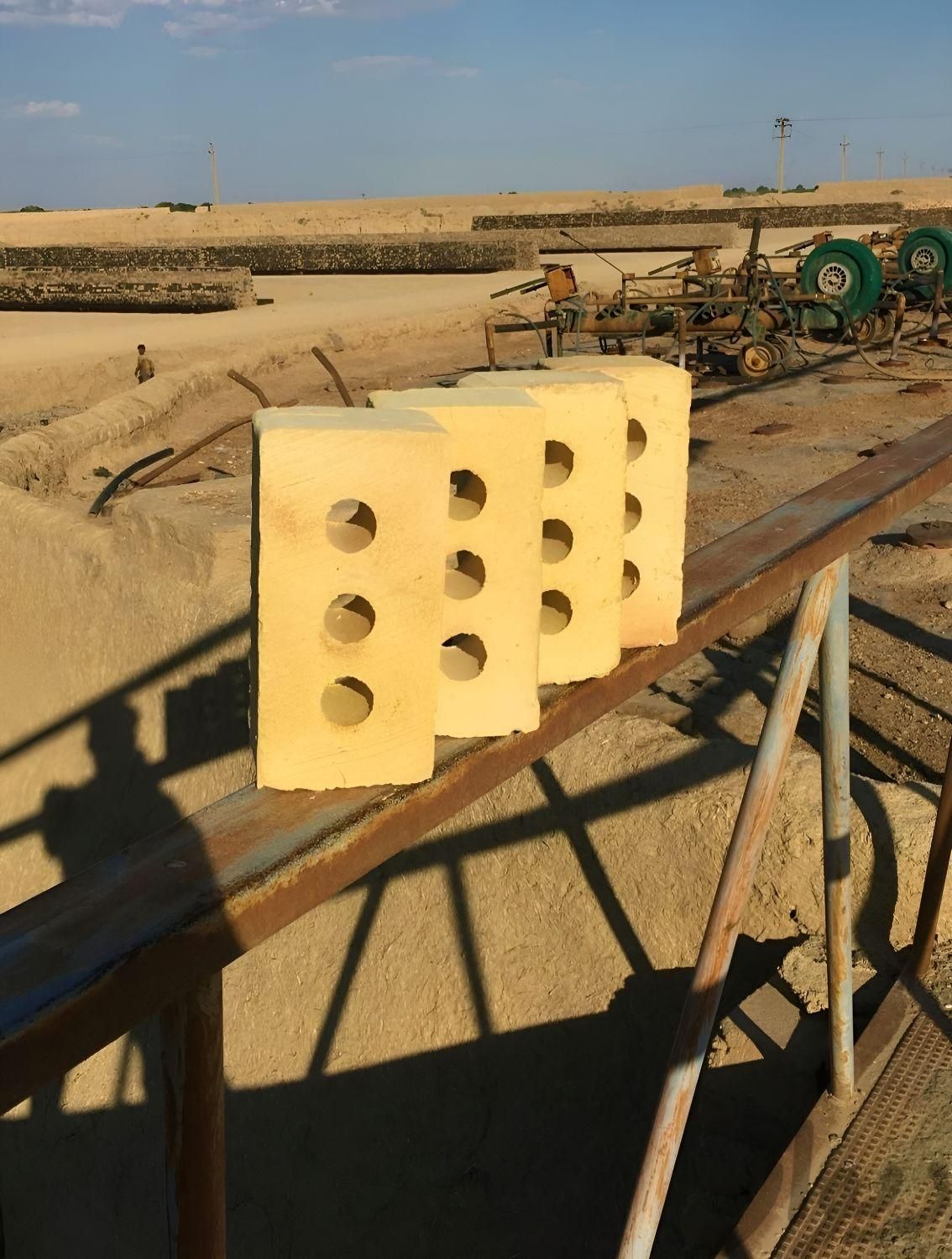 اجر سه سوراخ زرد/اجرسه گل/آجر فشاری ۳ سوراخ|عمدهفروشی|بافت, |دیوار