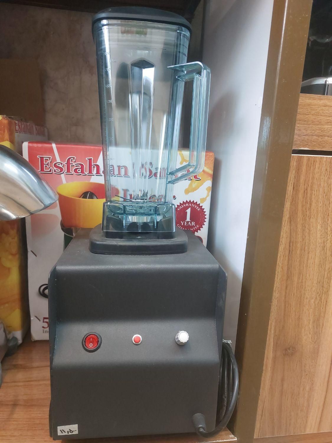 بلندر مخلوط کن صنعتی حرفه ای. ۲ اسب. گارانتی دار.|آبمیوهگیر و آبمرکباتگیر|مشهد, آزادشهر|دیوار