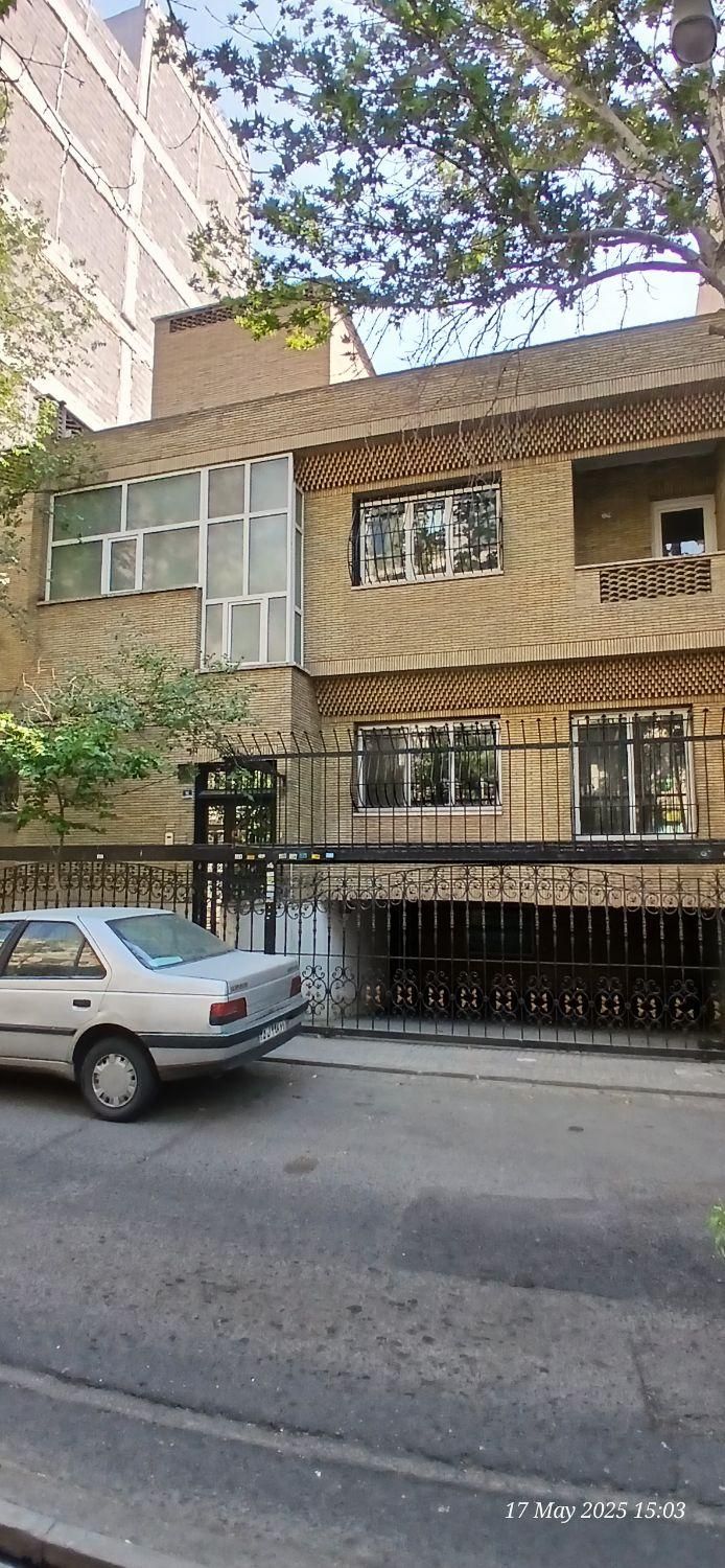 قلندری ۲۲۰ متر (۱۴۰ متر قدرالسهم) حیاط در اختیار|فروش آپارتمان|تهران, درب دوم|دیوار