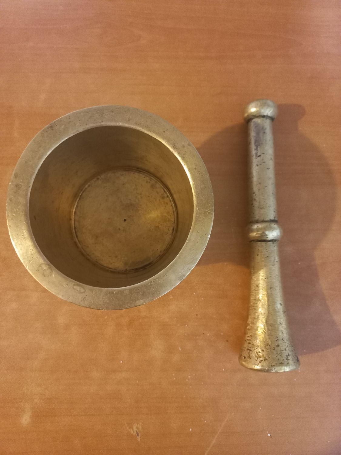 هاون قدیمی|کلکسیون اشیاء عتیقه|تهران, فلسطین (میدان انقلاب)|دیوار