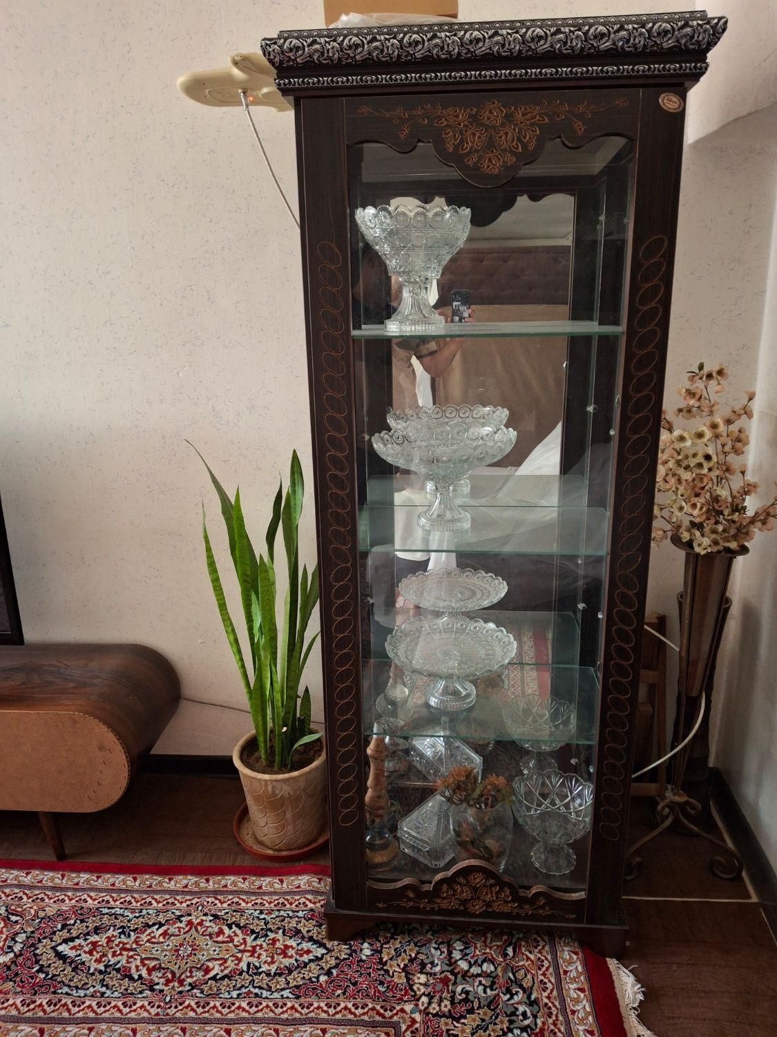 ویترین دو میلیون  سالم به دلیل  نداشتن جا|بوفه، ویترین، کنسول|لنجان, |دیوار