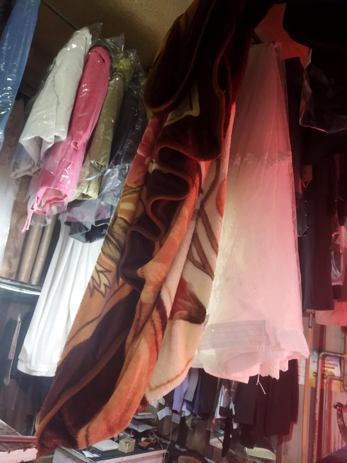 خشکشویی واطو پرده پتو روفرشی لباس|خدمات نظافت|تبریز, |دیوار